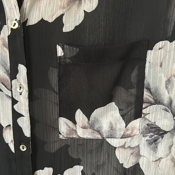 Dynamite Floral Midi Blouse - Picture 4 of 10